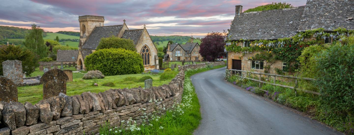 gloucestershire snowshill st barnabas church stone cottages