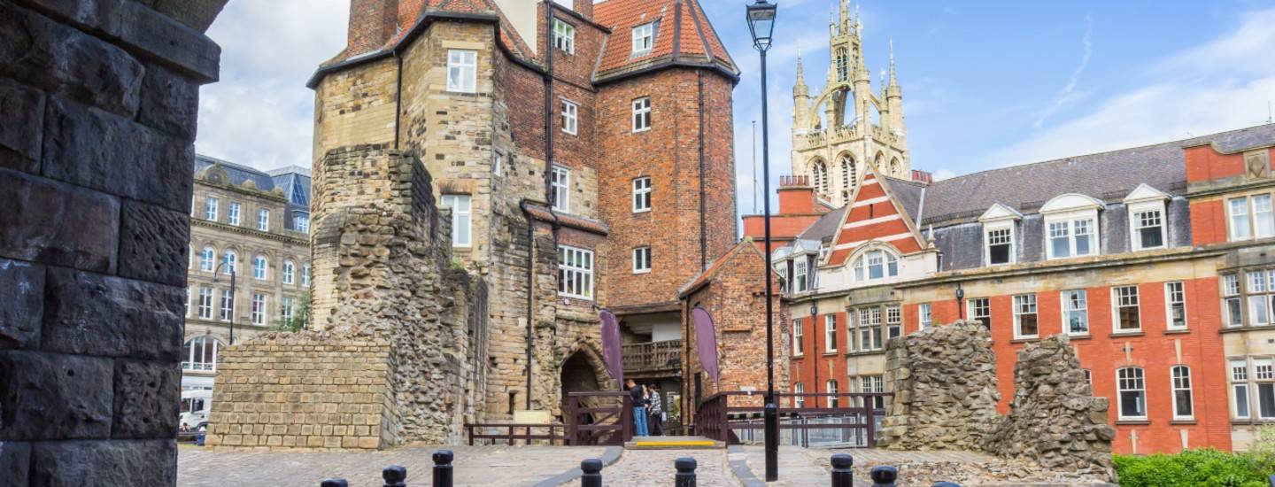 newcastle cobblestoned street castle