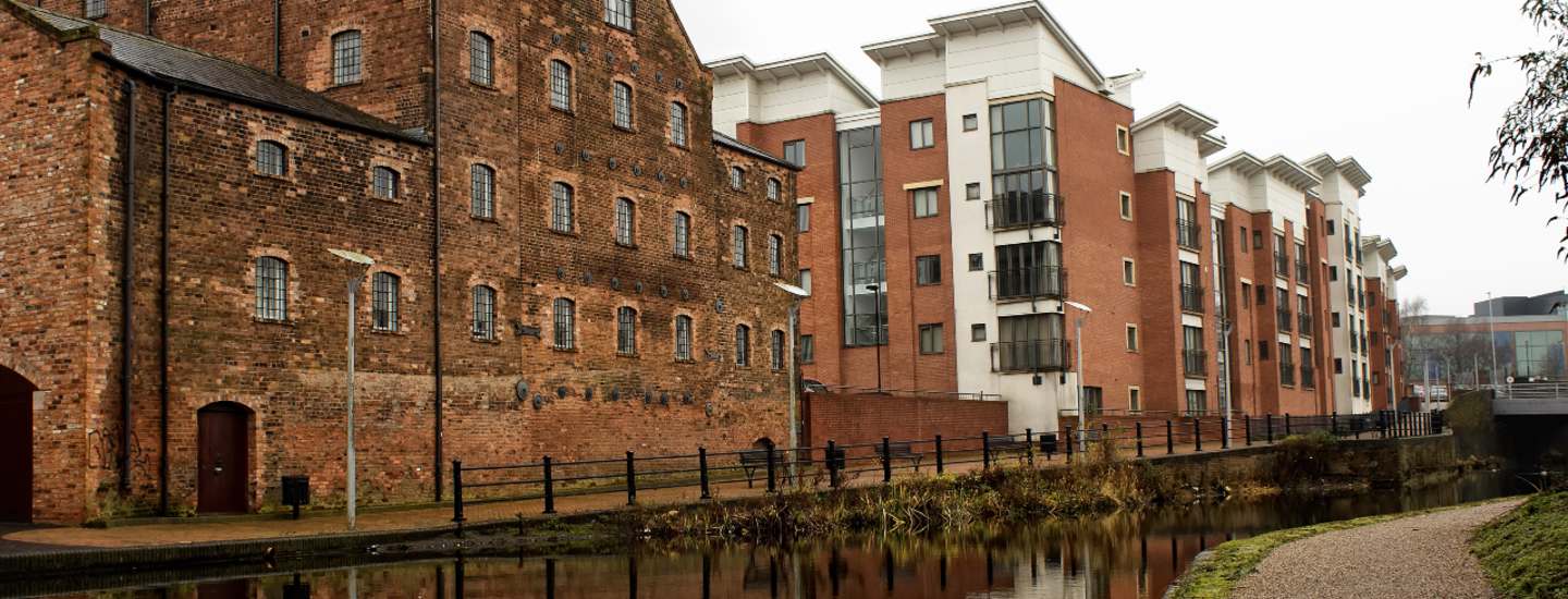 west midlands wolverhampton houses canal